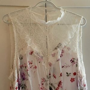 TORRID 
2X FLORAL PRINT LACE INSET CREPE TANK TOP